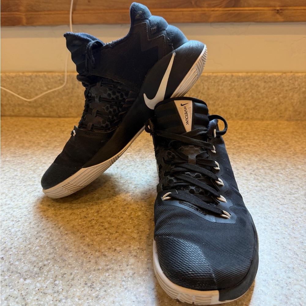 Nike Men’s Black and White mid/Top Hyperdunk Basketball Shoes